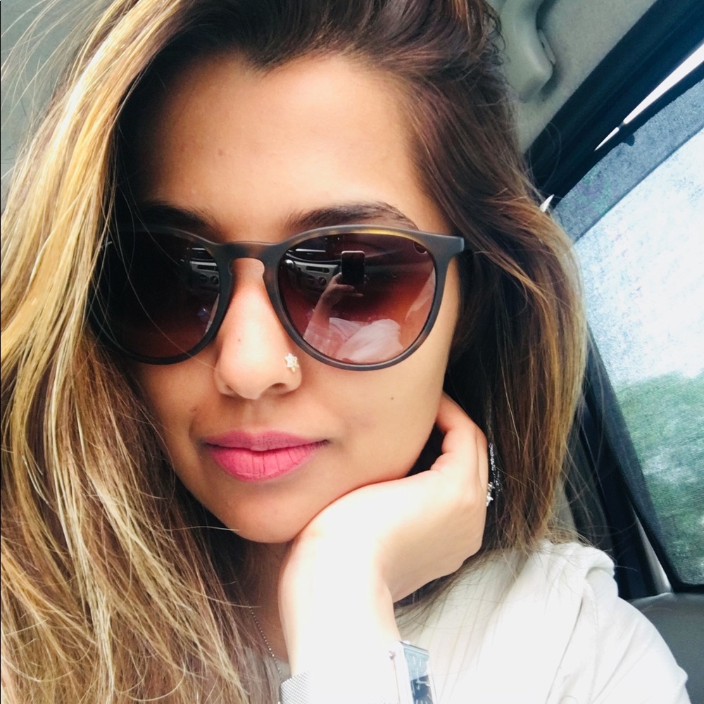 Meet your Posher, Shiza
